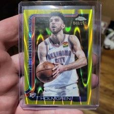 2025-26 Topps Chrome Basketball Chet Holmgren Yellow Ray Wave Refractor /275 OKC