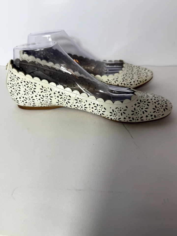 Zapatos planos de ballet Coach Carsin para mujer 11 charol blanco corte láser sin cordones Foto 3 de 4