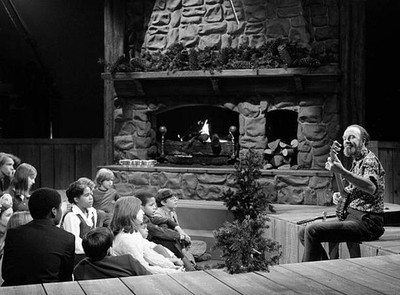 folk singer Pete Seeger with children He performs an informal half- Old Photo 5