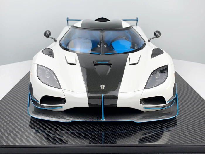 1/8 Fronti Art Koenigsegg Agera RS1 7136 in Pearl White on Fiber Base F108-29  - - Image 3 of 4