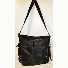 BOOTS AND BARKLEY EXTRA-LARGE BLACK NYLON SMALL PET CARRIER W/ZIP CLOSURE