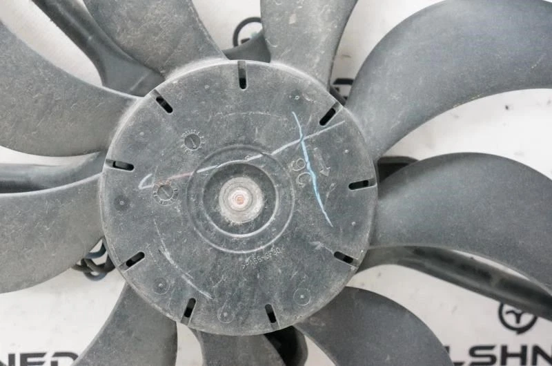 Nissan Versa 2015 radiador ventilador montaje motor 21481-3AB3A fabricante original  Foto 2 de 4