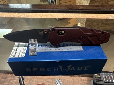 Benchmade 585BK-04 Mini Barrage Assisted AXIS CPM-S30V Plain Drop Pt Red/Blk