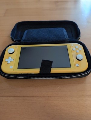 Nintendo Switch Lite 32GB Handheld-Spielekonsole - Gelb, inkl. Tasche