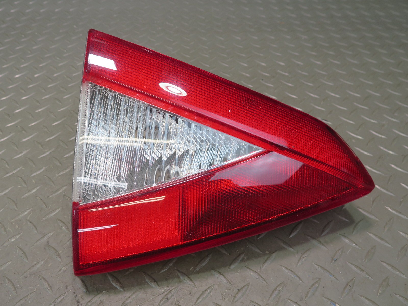2008-2012 MASERATI GRANTURISMO M145 REAR LEFT INNER TAIL LIGHT LAMP 231567