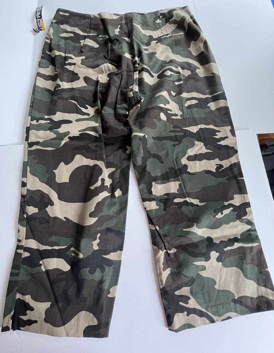 Ladies camo Junior 15 stretch capri pants NWT bootcut camouflage