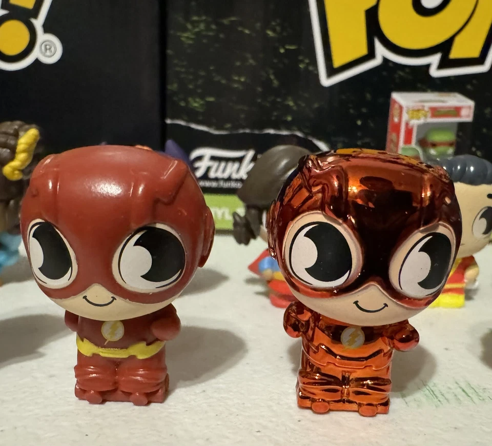 DC Comics Minis Micros V1 ULTRA RARO PERSECUCIÓN FLASH METÁLICO Y CATWOMAN LOTE DE 13 Foto 2 de 4