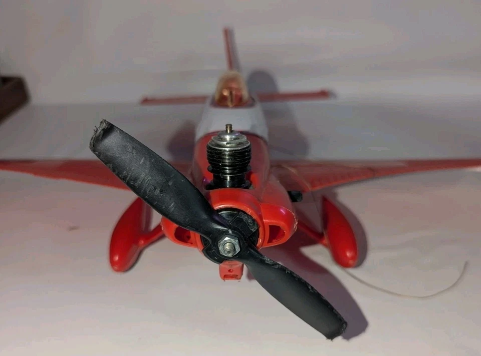 VINTAGE TESTORS 1970'S COSMIC WIND CONTROL GAS POWERED LINE CONTROLLED PLANE - Image 3 of 4