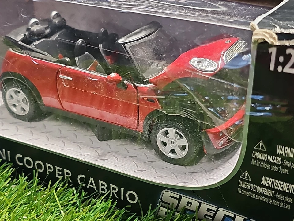 Maisto Special Edition Mini Cooper Carbrio 1:24 Scale Diecast Car - Image 4 of 4