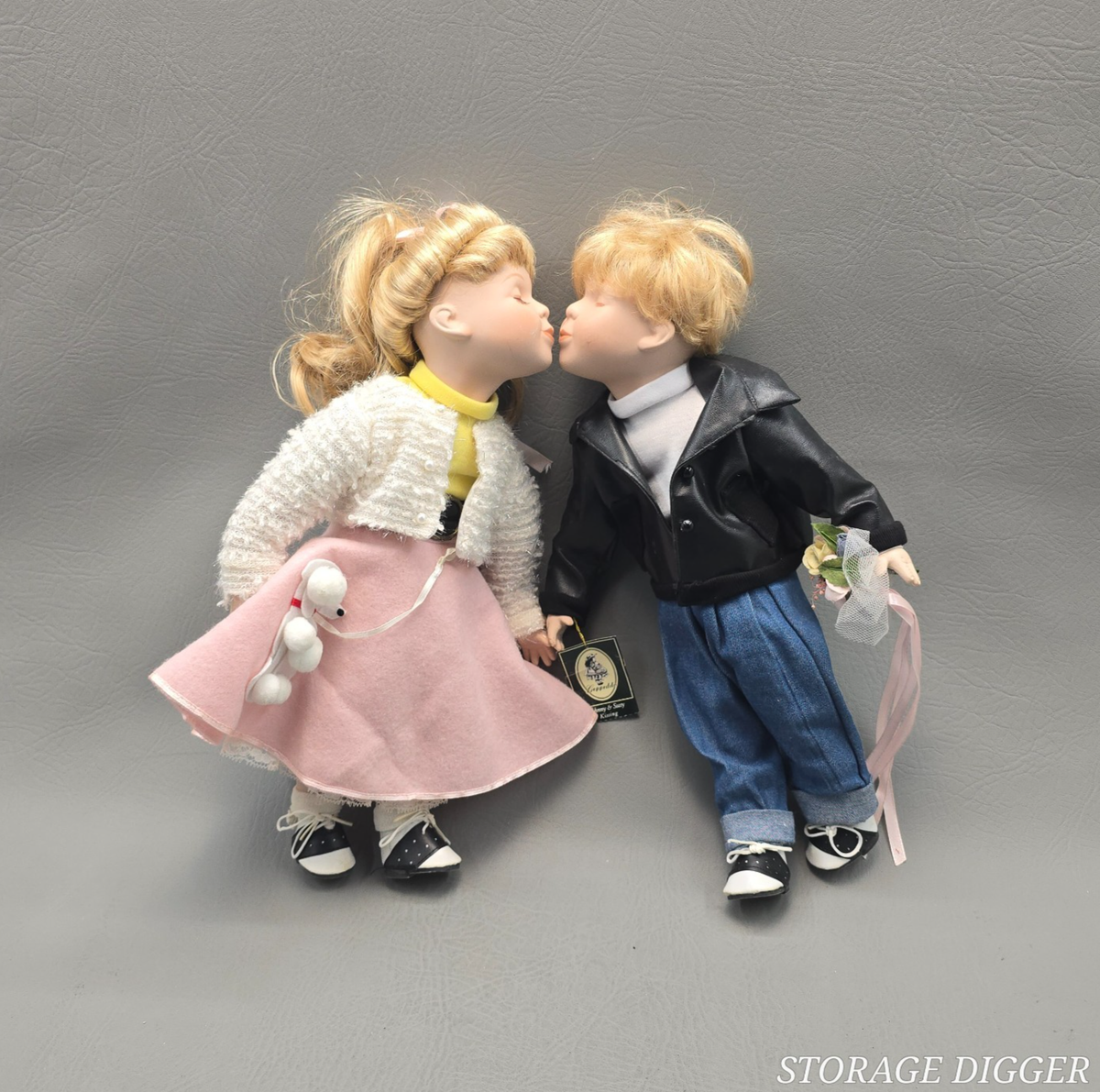 Vintage 1950's Geppeddo Porcelain Johnny & Suzy Kissing Dolls 14