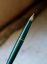 STYLO PLUME MONTBLANC GENERATION EN RESINE VERTE - PLUME OR MASSIF 14 CARATS