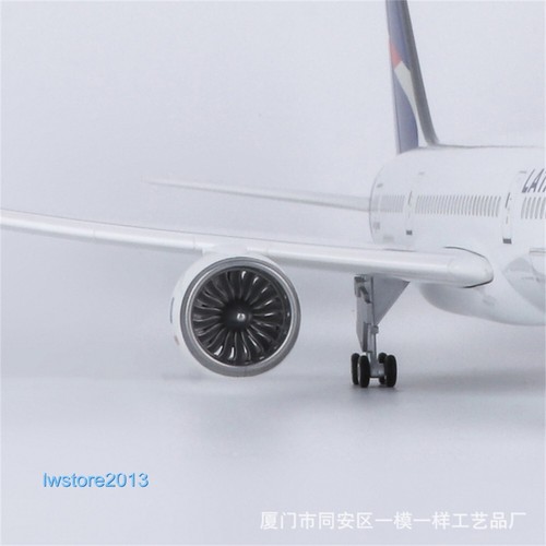 1:130 Latam Air Airways Airlines Passenger Airplane Aircraft Model with Lights - Picture 3 of 13
