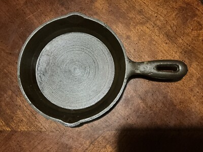 Vintage Made In Taiwan 6-1/2”Inch Cast Iron Skillet Restored