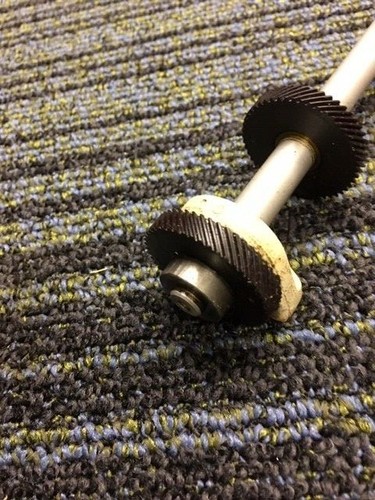 16mm AMPRO JAN/GPL Projector Part: VERTICAL SHAFT ASSEMBLY - Picture 5 of 7
