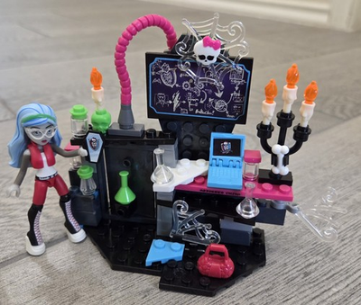 #ad Monster High Ghoulia Yelps Creeperific Lab G1 Mega Bloks Set COMPLETE Manual $29.95