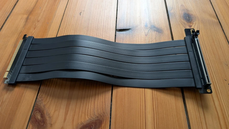 Riser Kabel PCIe 5.0 Kolink gewinkelt 300mm schwarz