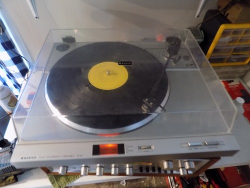 SANYO TURNTABLE - Picture 2 of 3