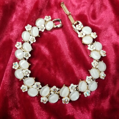 BSK Bracelet Cream White Gold Tone Enamel Flowers Daisies Rhinestone Center Vtg