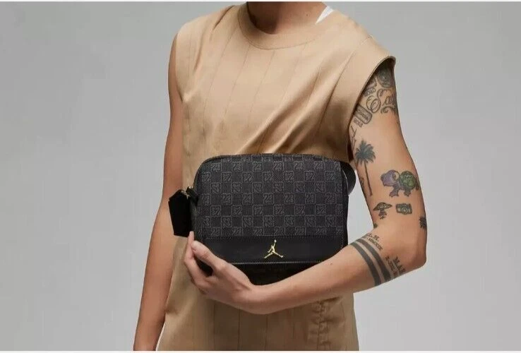 Nuevo con etiquetas Nike Jordan Monograma Mini Mensajero Bandolera Bolso de Transporte (3.6L) UNISEX Foto 4 de 4