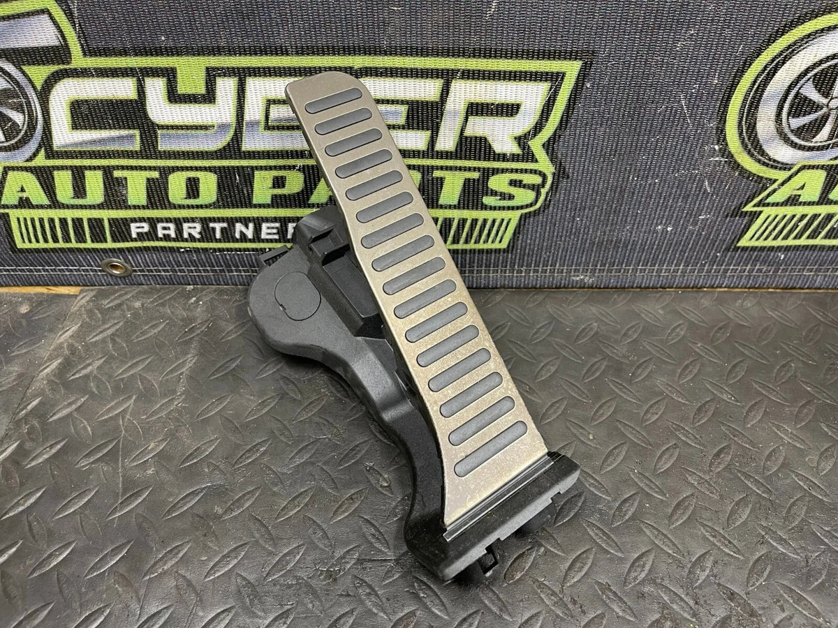 R8 pedal clearance