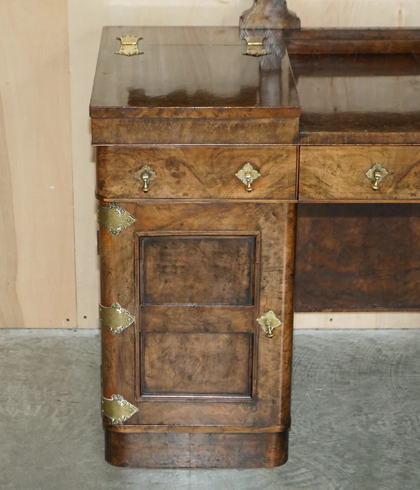 IMPORTANT BURR & BURL GOTHIC ANTIQUE DRESSING TABLE WITH POLISHED BRASS FITTINGS - Image 4 of 4