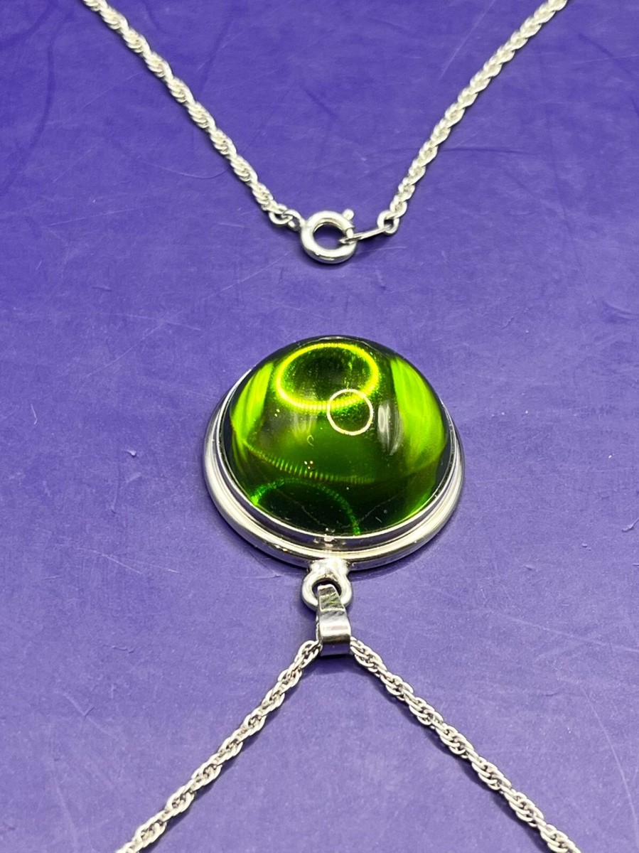 LALIQUE グリーンペンダント ラリック クリスタル クロスペンダント（グリーン）を買い取り