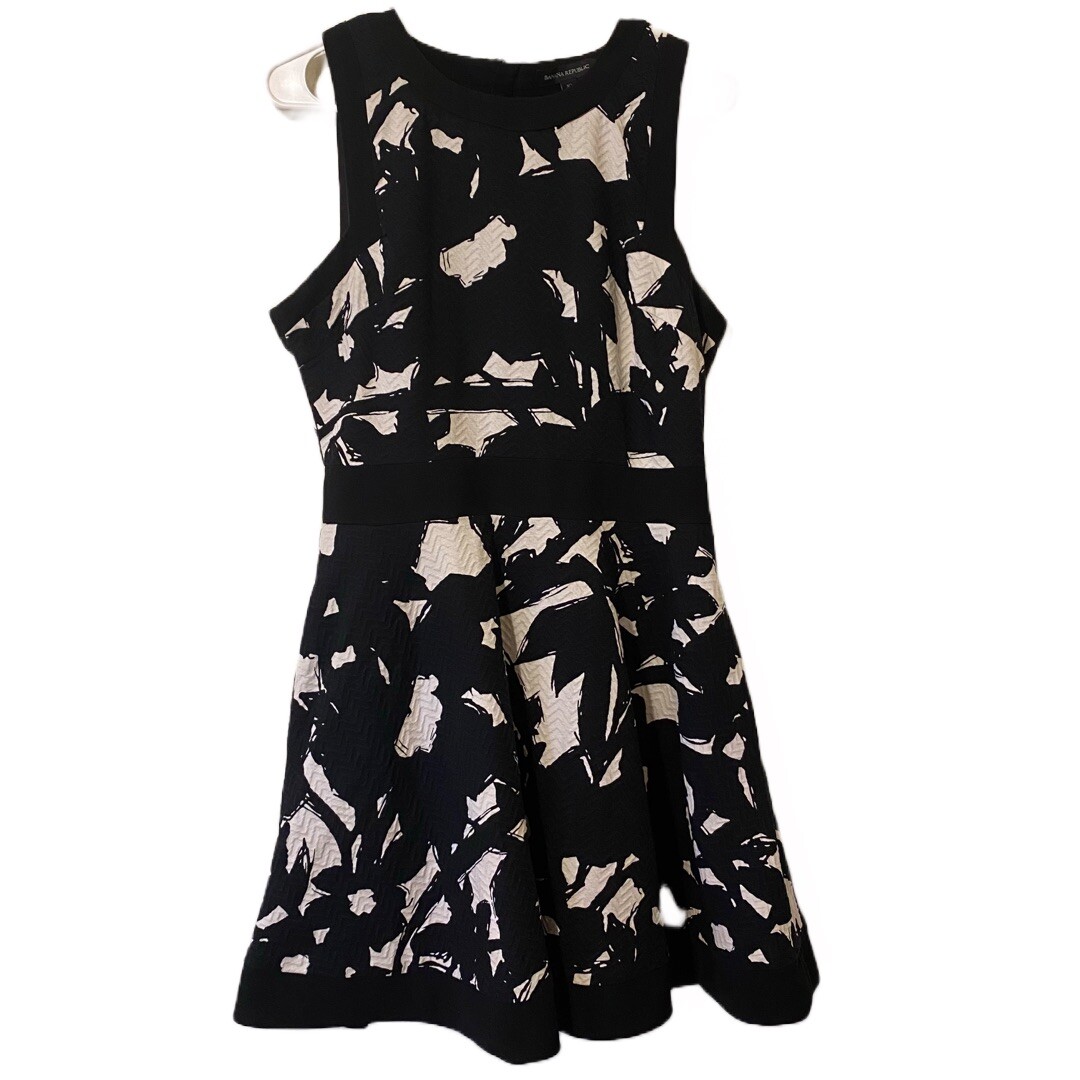 Banana Republic Dress Black White Fit & Flare Textured Sleeveless Lined  Size 10
