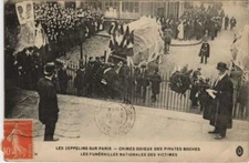 Old postcard Paris Les Zeppelins sur Paris les funerailles (73181)