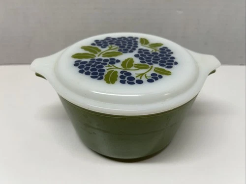 VINTAGE PYREX GRAPES 1QT CASSEROLE, LID & DISH #473 Promo