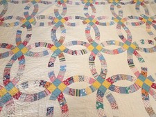 Vintage Handmade Double Wedding Ring Quilt 80x78 Scalloped Edge Cottage Decor