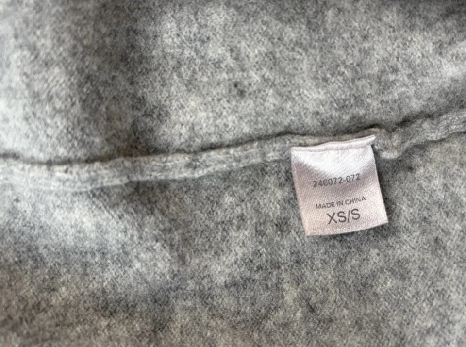 Cárdigan Suéter Victorias Secret Gris Cachemir Talla XS/S Volantes Foto 3 de 4