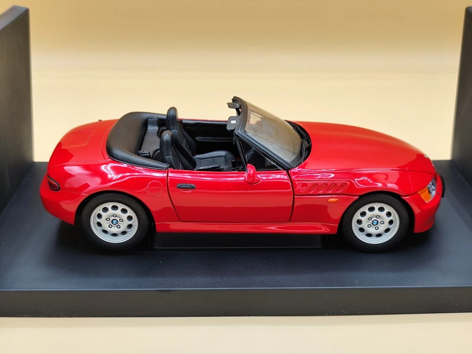 1/18 BMW Z3 Roadster Rouge 1995 UT Models Défaut Issue - Photo 3/3