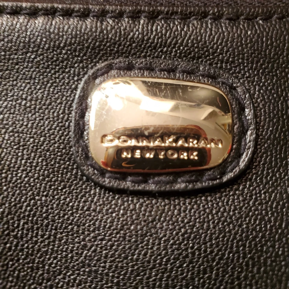 Monedero Donna Karan de cuero negro Foto 3 de 4