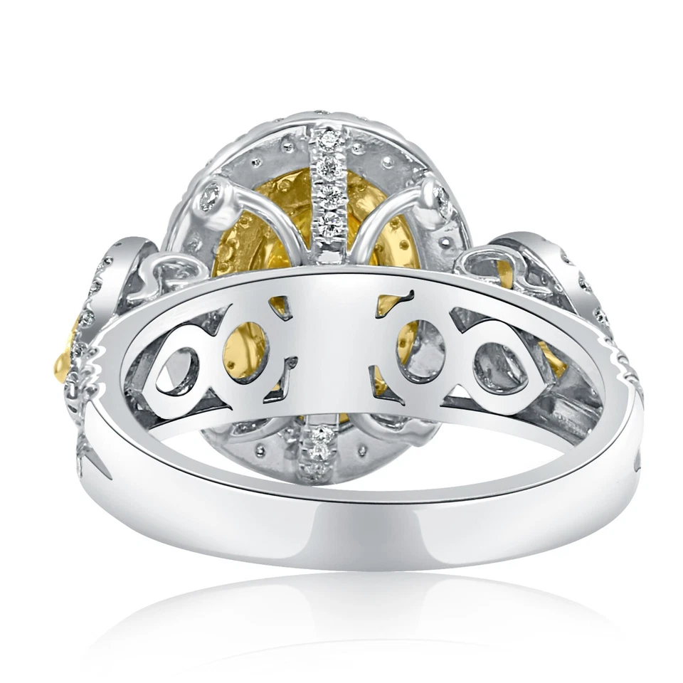 Anillo de compromiso de diamantes amarillo claro corte ovalado de 2,47 quilates certificado por GIA Foto 2 de 4