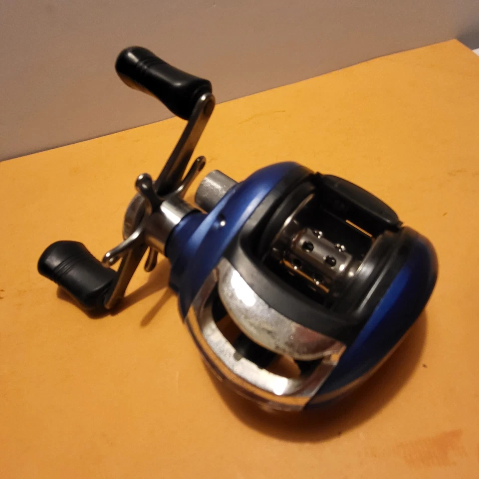 Carrete de pesca Ardent Baitcaster 7,0:1 relación de transmisión - Danny Brauer Signature Foto 2 de 4