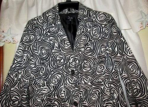 New Women's Jacket MP Two Button Sassy Black and White Rose Print by Rafaella - Picture 2 of 4