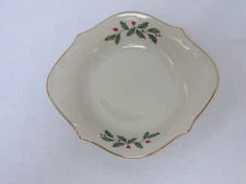 2003 Lenox Holiday Holly & Berry Oval Serving Tidbit Candy Dish New No  Box