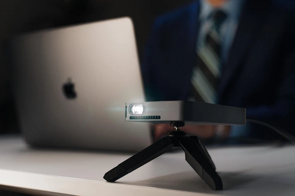 Philips GoPix 1 Mobile Home Projector  GPX1100/INT, LED DLP 2h Battery Life HDMI - Image 2 of 4