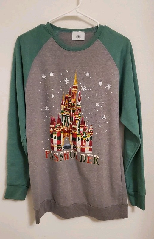 Disney World Magic Kingdom Holiday Christmas Castle Passholder Sweater Size S