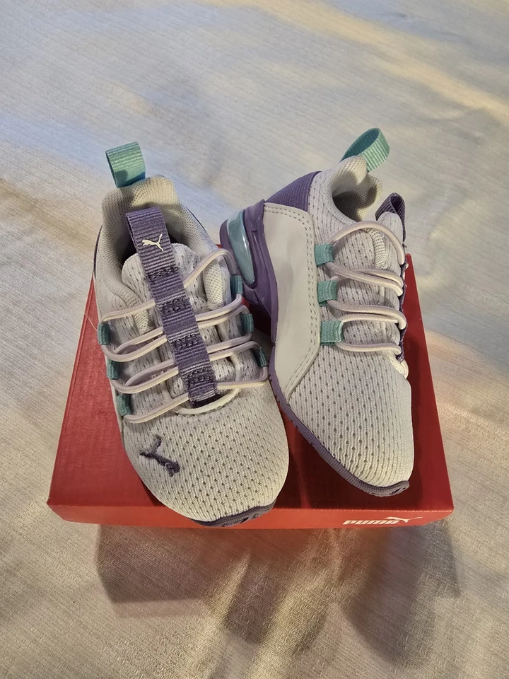 Sapato slip-on infantil menina tamanho 5 C Puma Axelion branco/lavanda lilás geada novo na caixa - Imagem 2 de 4