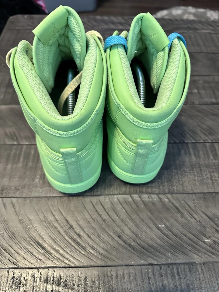 Talla 11.5W Billie Eilish x Air Jordan 1 KO Voltio W. Talla 10M Foto 4 de 4