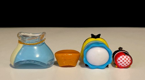 Disney Tsum Tsum *Alice in Wonderland* ALICE MED QUEEN SM VINYL ACCESSORY Figure - Picture 4 of 8
