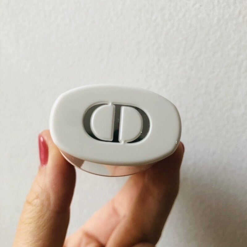 Dior Diorsnow Ultimate UV Shield Brightening Breathable Tone