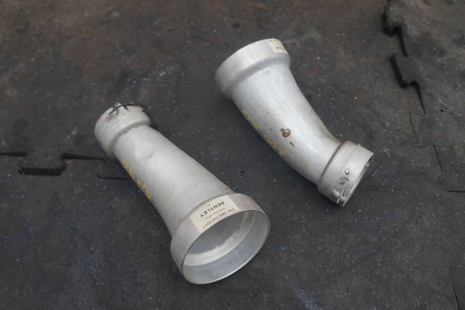 Set 2 Left Right Air Intake Tube 3W0129654G Bentley Continental Flying Spur 2006