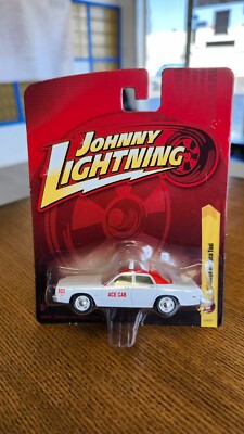 2012 Johnny Lightning R15 1977 Dodge Monaco Taxi in White 'Ace Cab'
