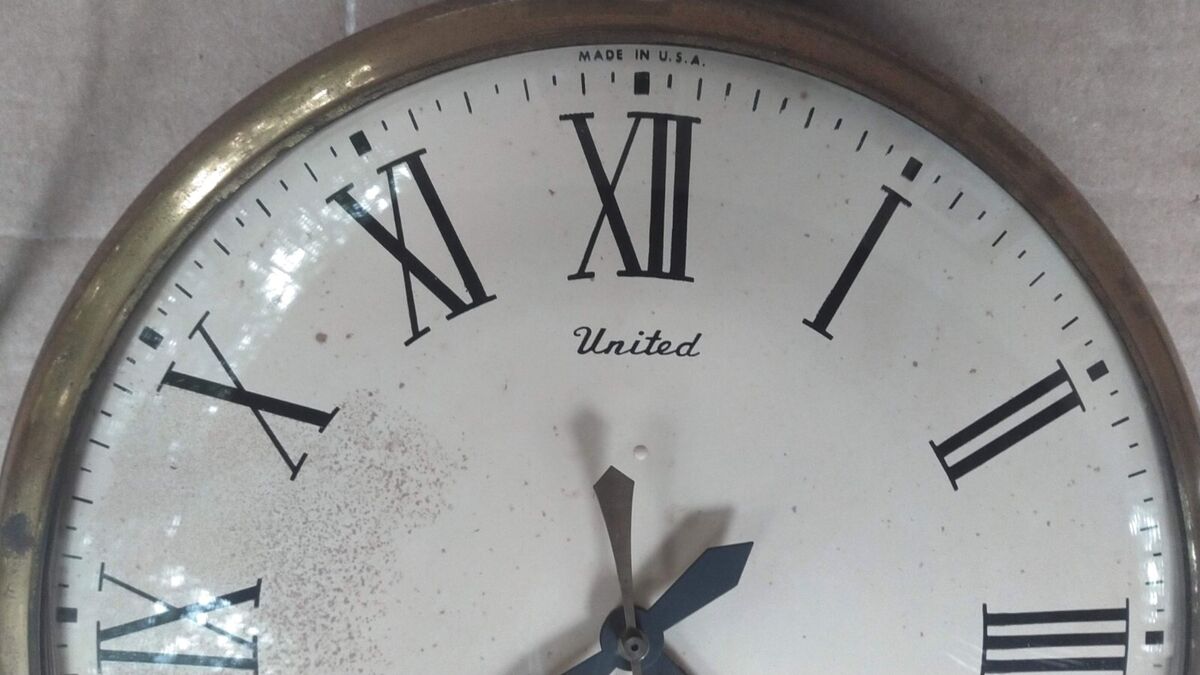 Vintage Working United Clock Corp Brooklyn, NY Model #40 Vintage Working United Clock Corp Brooklyn, NY Model #40