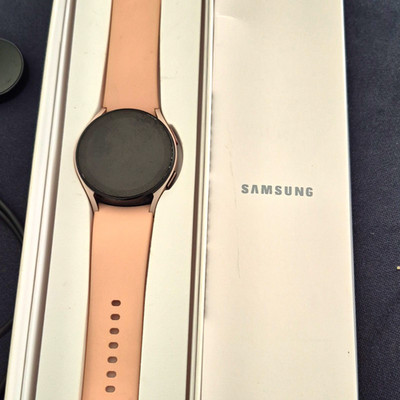 Samsung Galaxy Watch 5 40 mm Smartwatch Android rosa Silikonarmband OVP Ladepuck