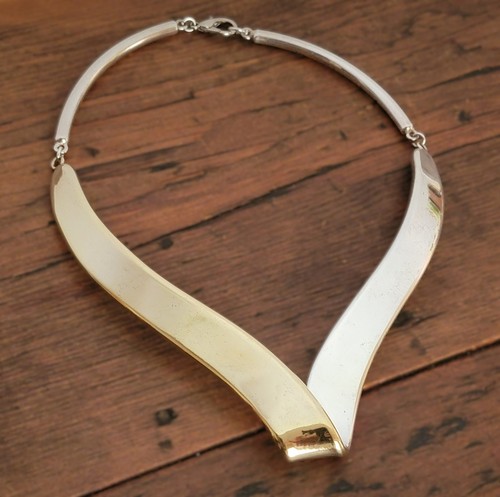 Vintage Modernist sterling silver M VISMONSKI (Israel) V-shaped choker necklace