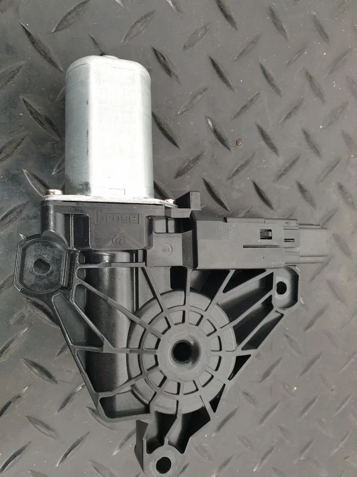 2015 Volvo V40 MK3 Diesel Manual 5 Door Window Regulator Rear Right Side - Image 2 of 4