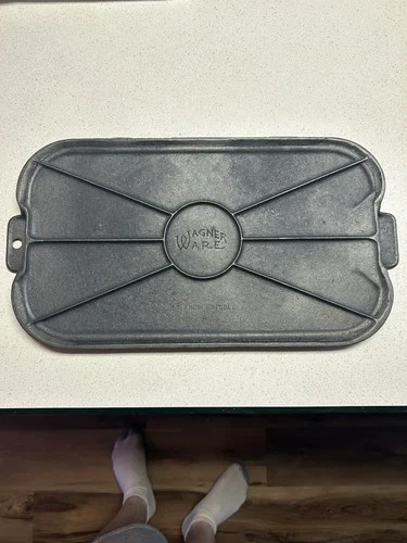 VINTAGE WAGNER WARE CAST IRON 17" GRIDDLE STYLIZED LOGO & Makers Mark B